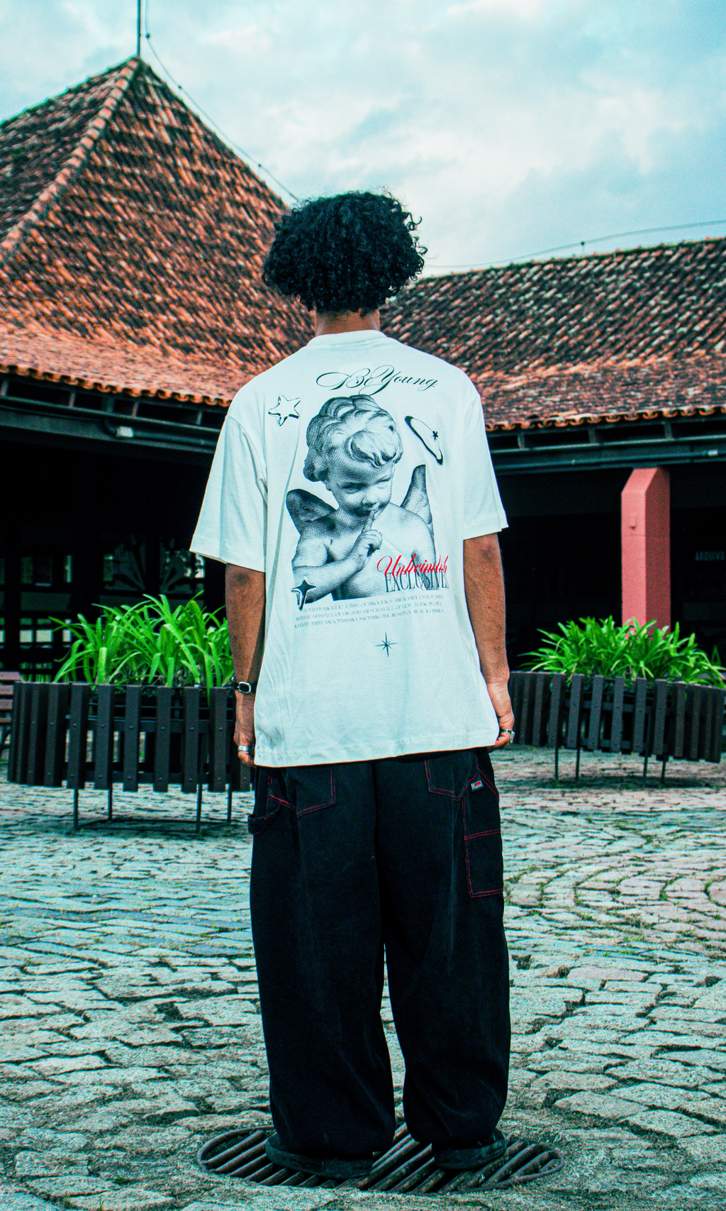 Camiseta Oversized Young Like a Cupid OFF-WHITE